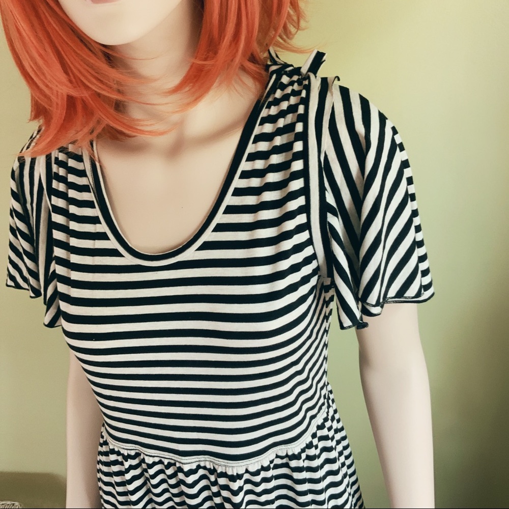 Rare Find! Suzanne Betro Black White Striped Flowy Midi Dress Ruffle Sleeve S - Picture 15 of 16